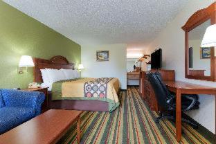 King Room - Non-Smoking interior